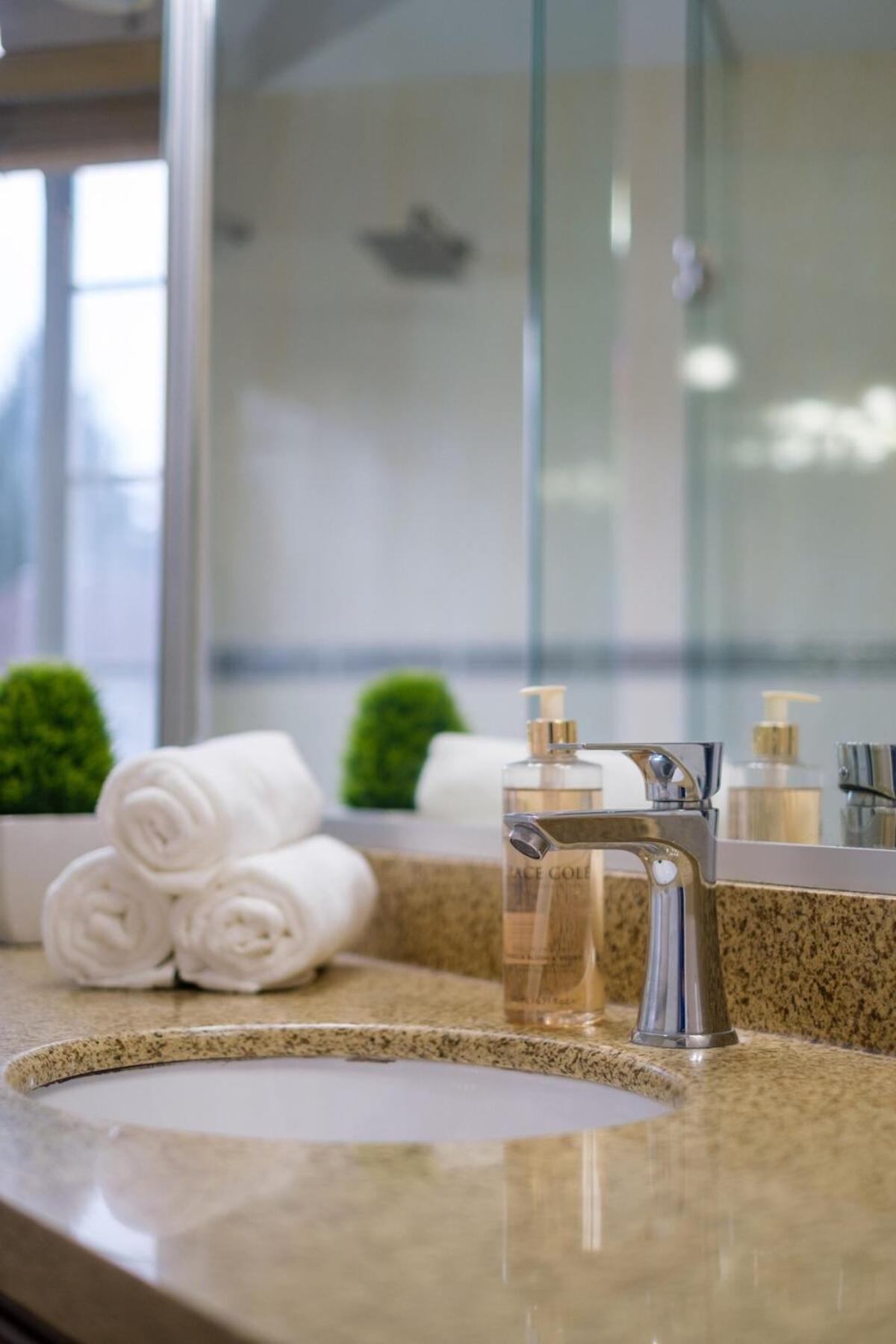 Spacious 4Br W Ensuites Mins To Downtown Yvr Ubc Vancouver Extérieur photo