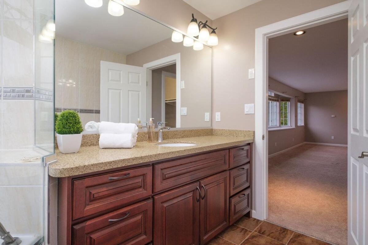 Spacious 4Br W Ensuites Mins To Downtown Yvr Ubc Vancouver Extérieur photo