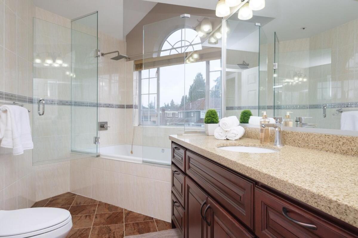Spacious 4Br W Ensuites Mins To Downtown Yvr Ubc Vancouver Extérieur photo